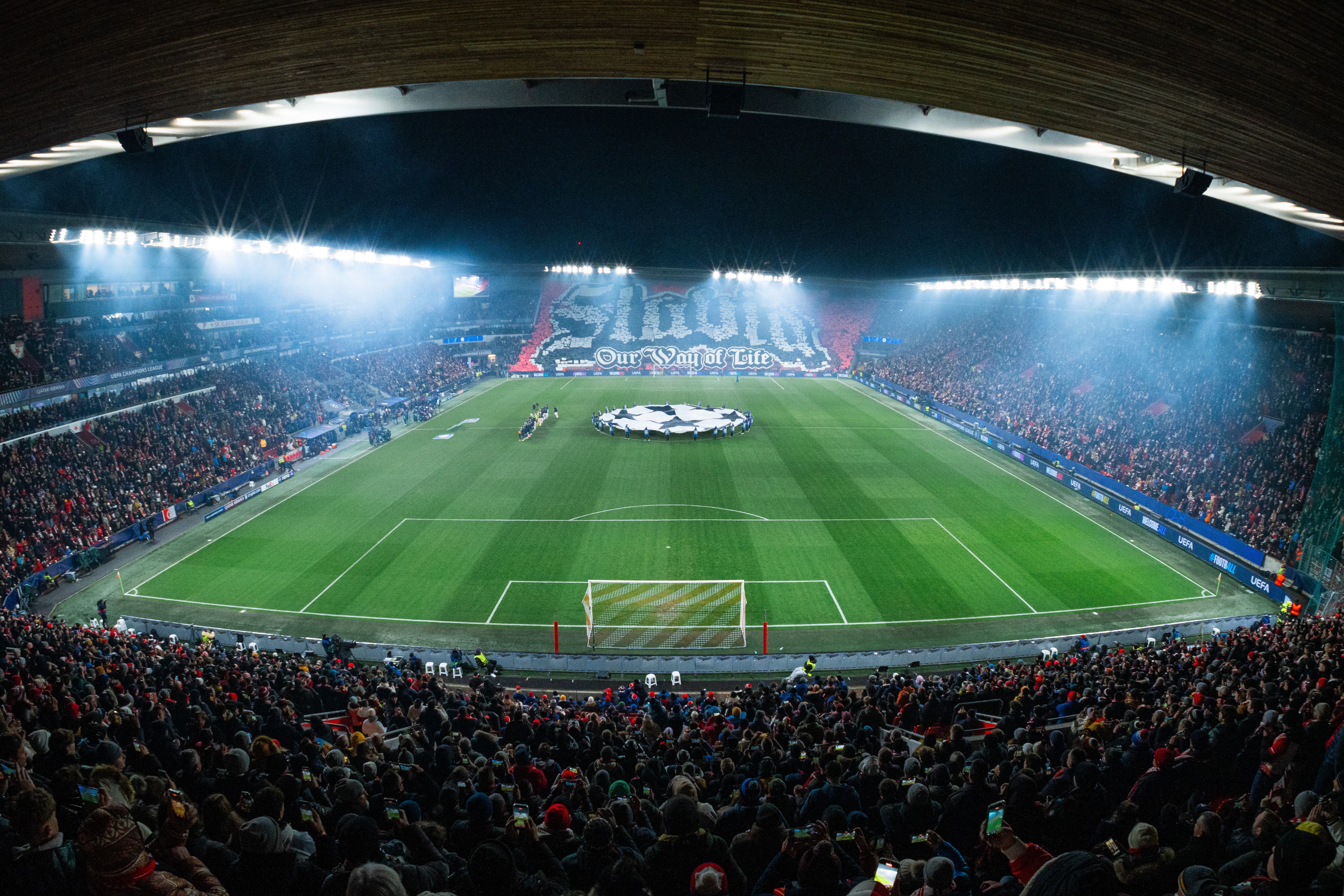 Od bankrotu dělí Slavii poslední krok. Ve hře jsou milionové dluhy i stadion
