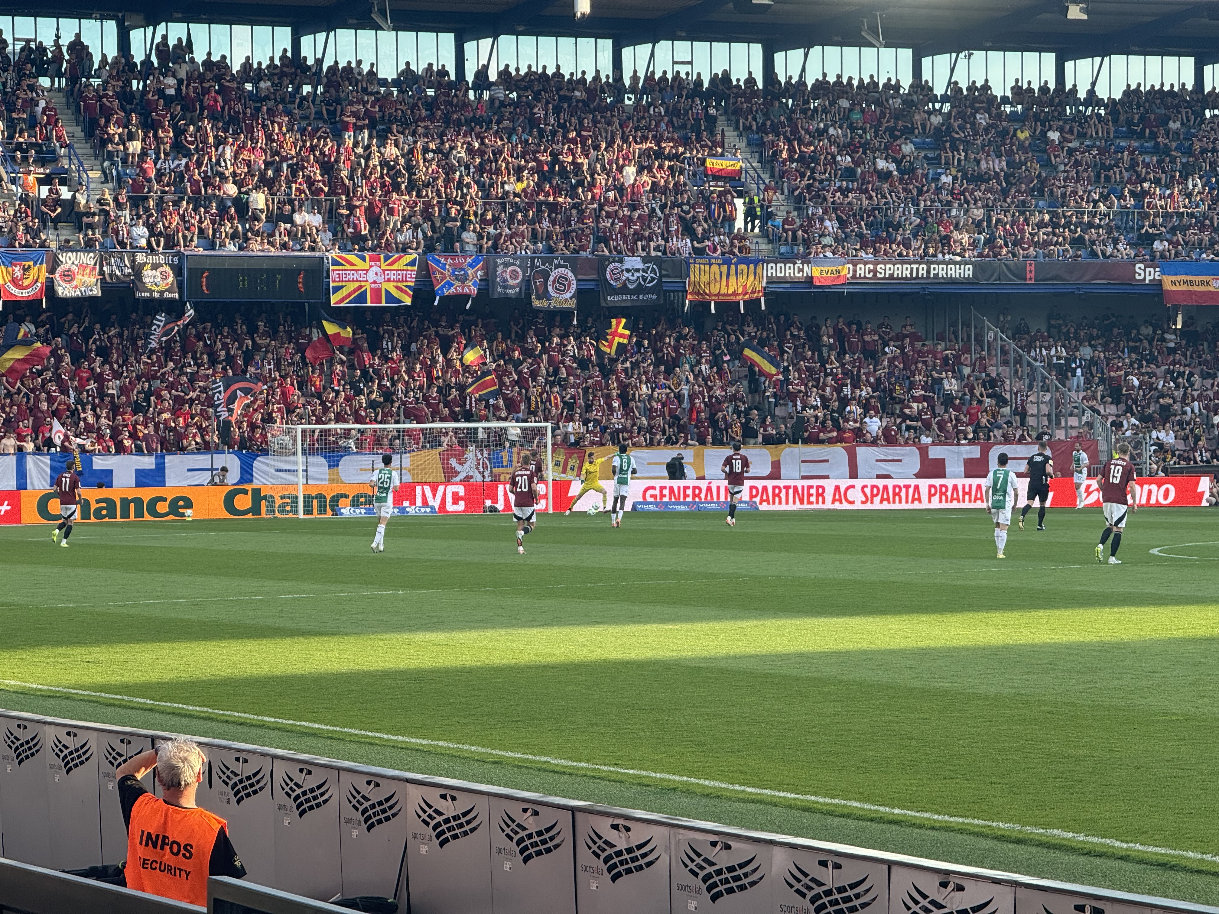 Poločasový report: Sparta vede nad Jabloncem, hosté navíc dohrávají v deseti