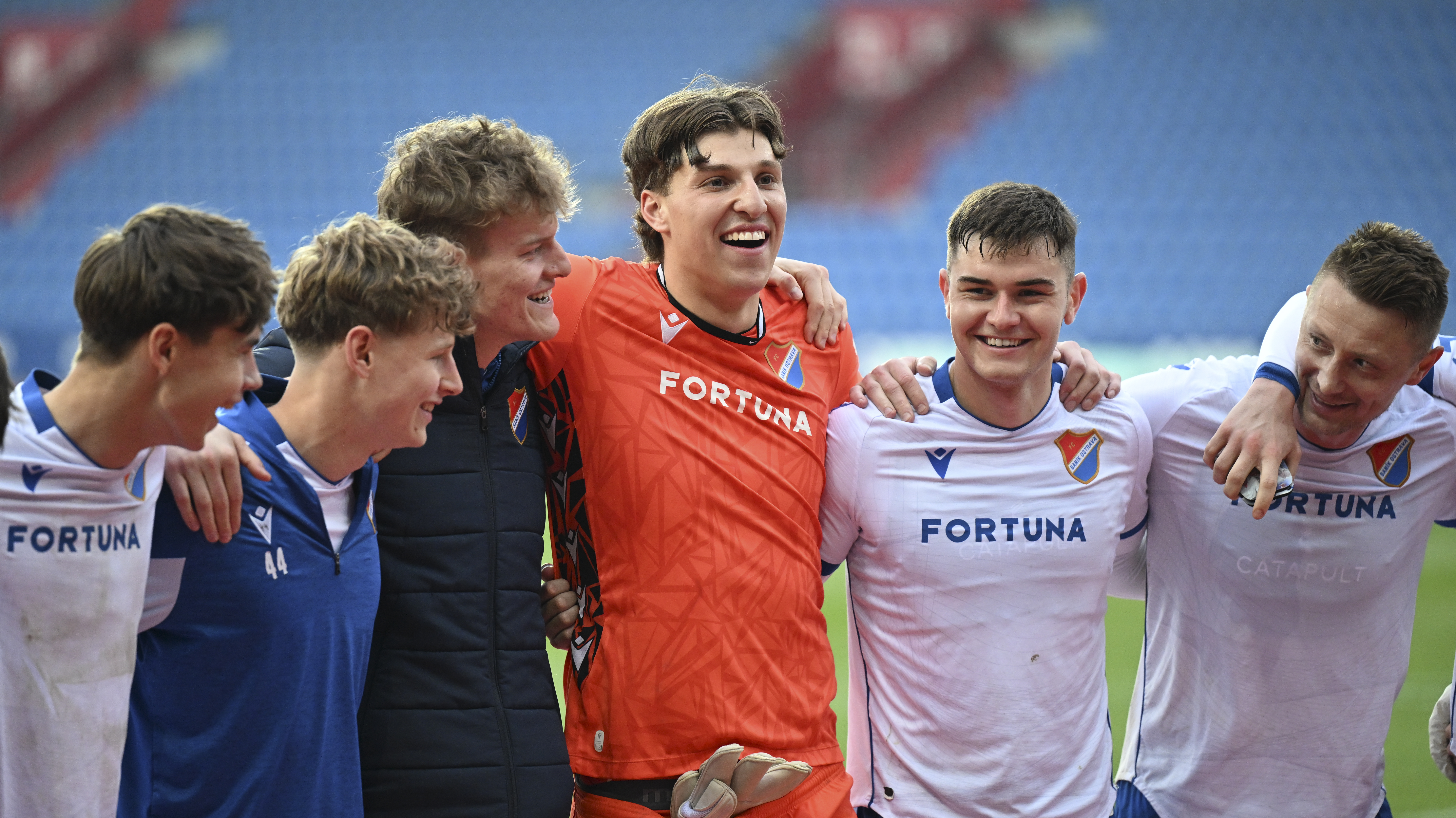 Baník si zamkl svůj poklad: Talentovaný gólman Hrubý podepsal smlouvu do roku 2029