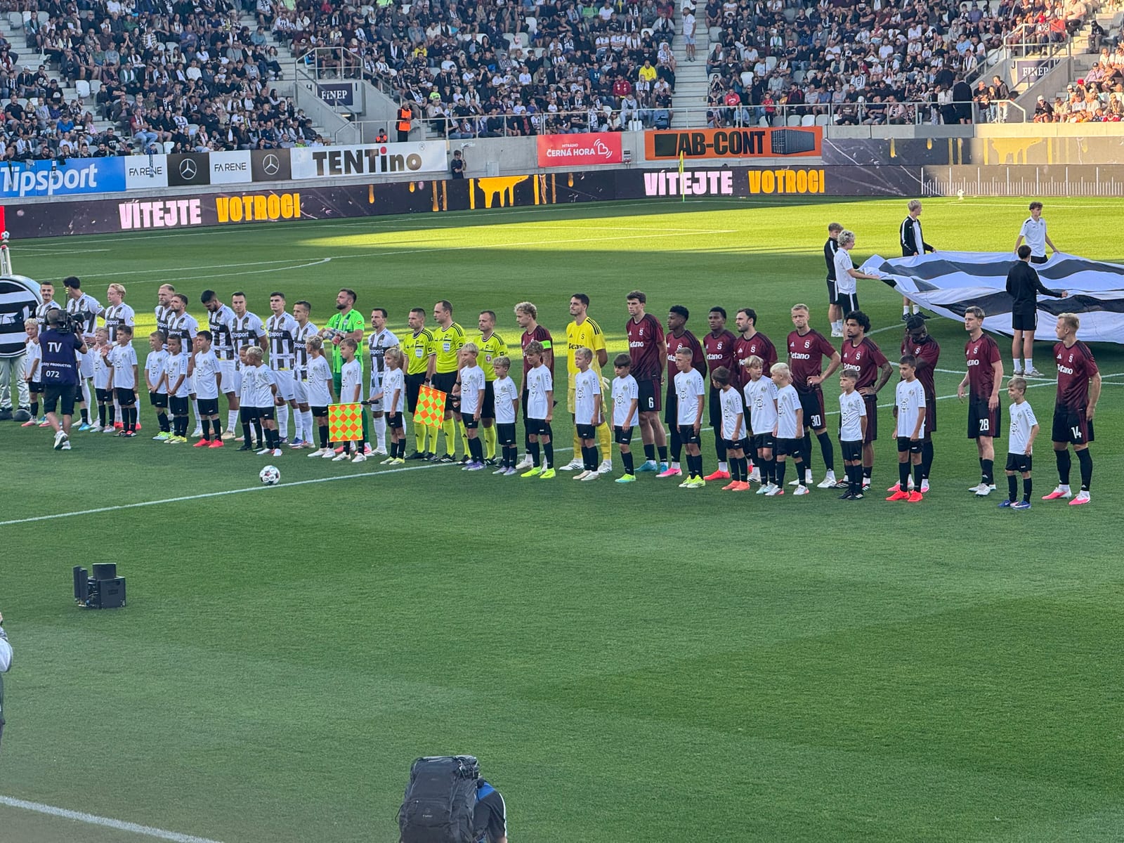 Hororový úvod, pak jiskra naděje: Kapitán Karabec drží Spartu v Hradci naživu