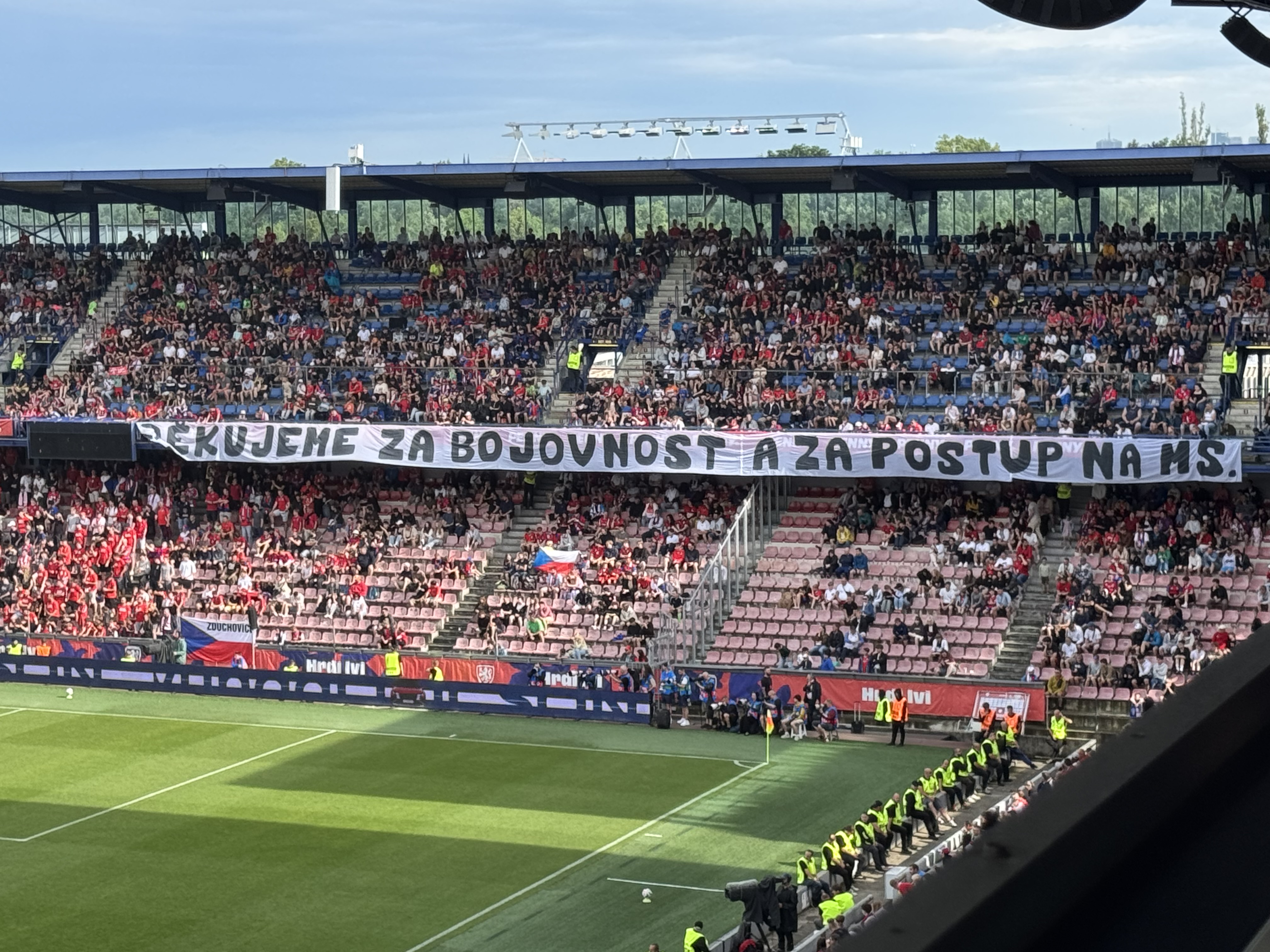 Češi v přípravě udolali Kosovo 2:1. Druhá půle přinesla hromadné střídání, debuty i drama v závěru